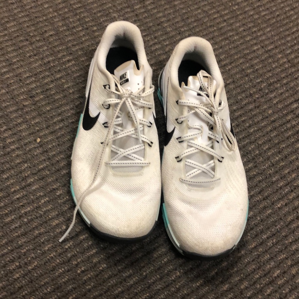 Nike mecton shoes